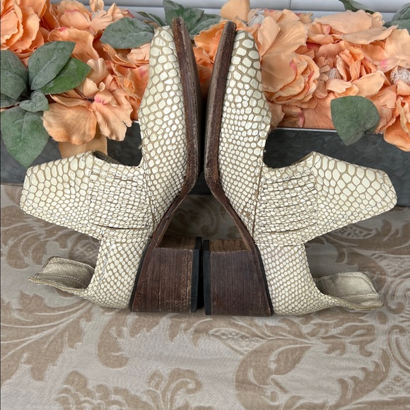 Freebird Blade Booties Size 5 - Picture 8 of 11